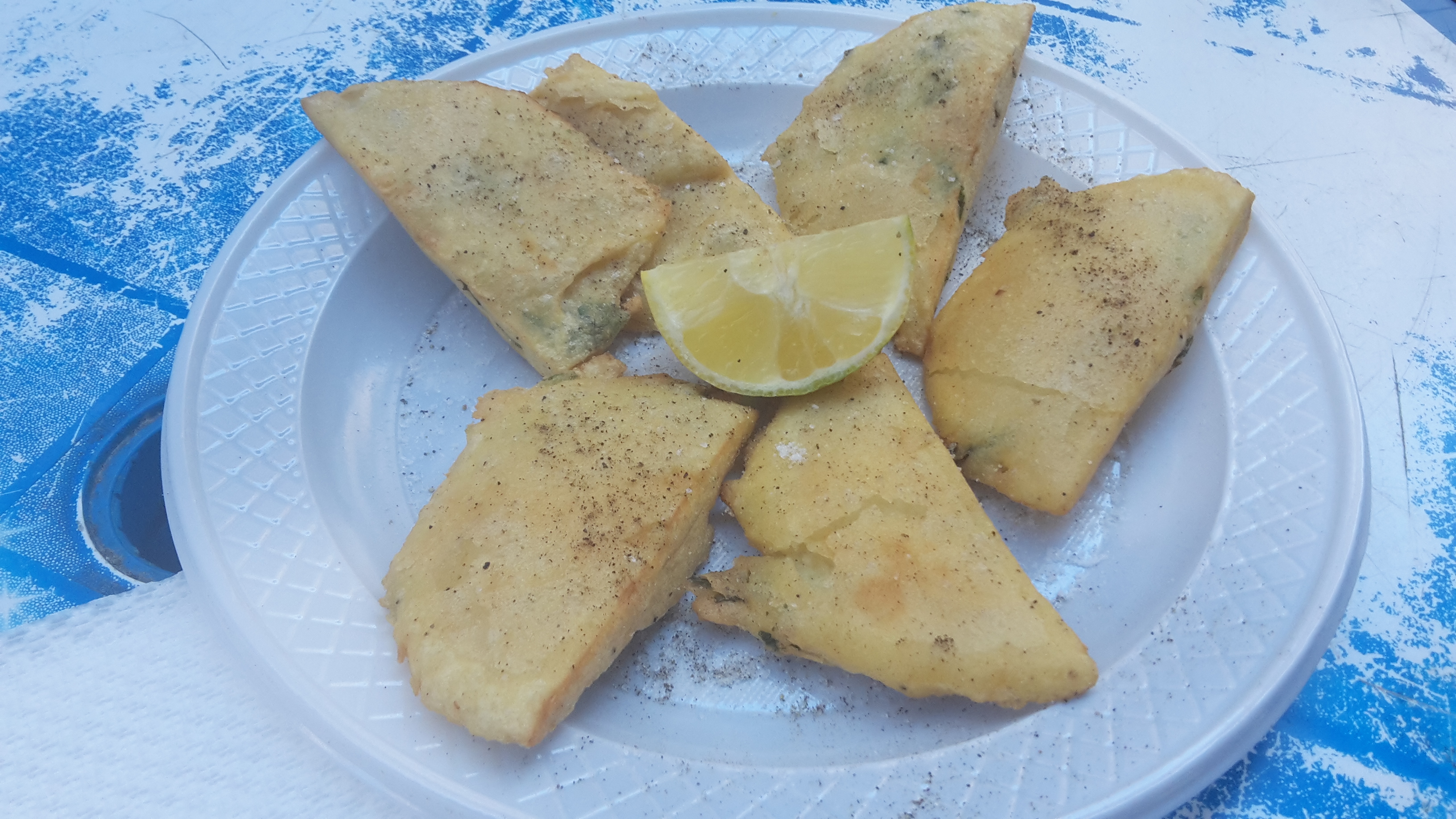 5 minutes later, the chickpea dough - with mint - is fried to perfection