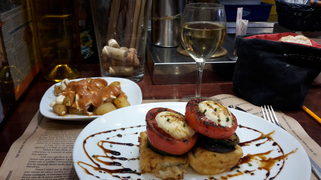 Papas bravas, baccala' del dia, y vino