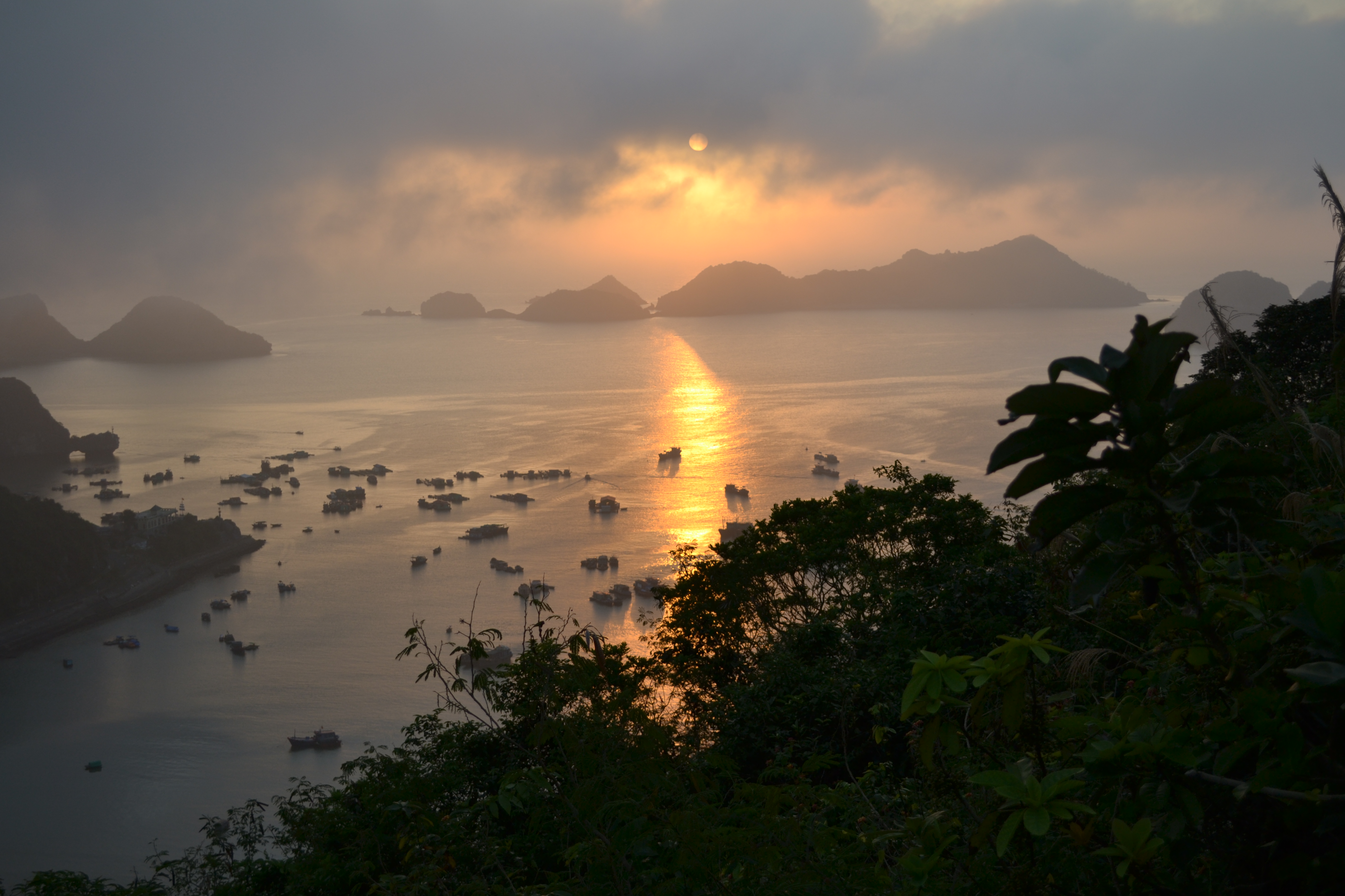 viet-ha-long-bay-sunset2