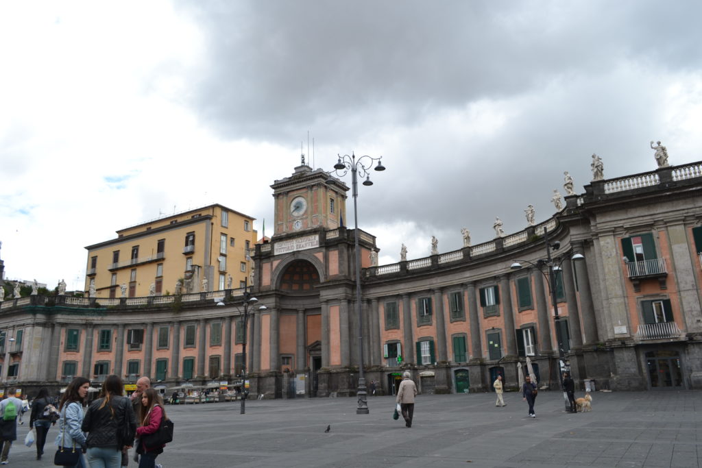 Morning in Napoli, at Piazza Dante