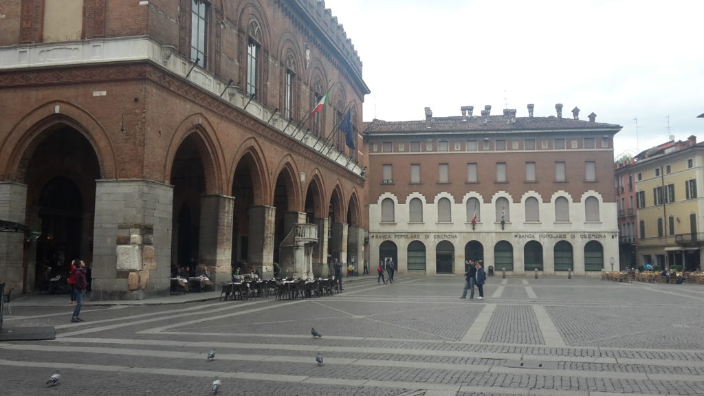 Piazza del Commune Cremona Italy 20160417_131847