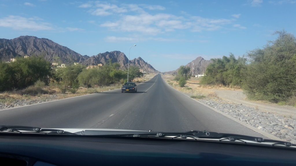 Traffic non-existent Top Reasons Road Trip Oman 20161207_093515