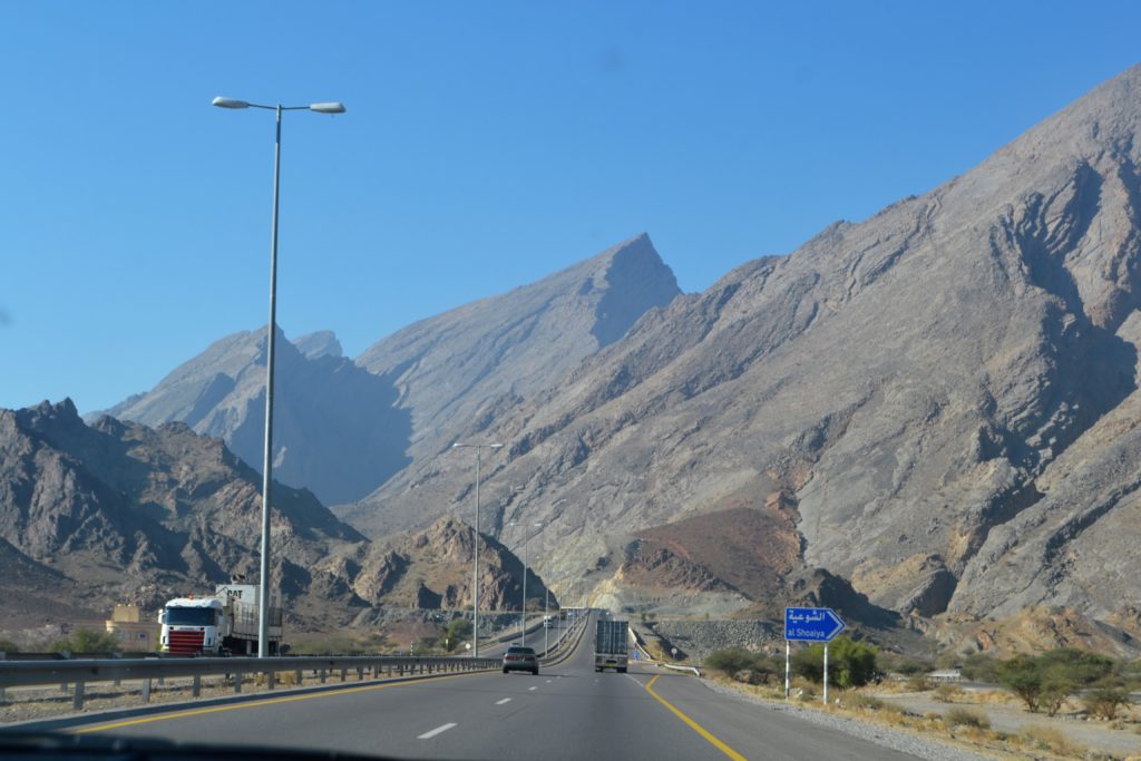 Traffic non-existent Top Reasons Road Trip Oman DSC_0792 (2)
