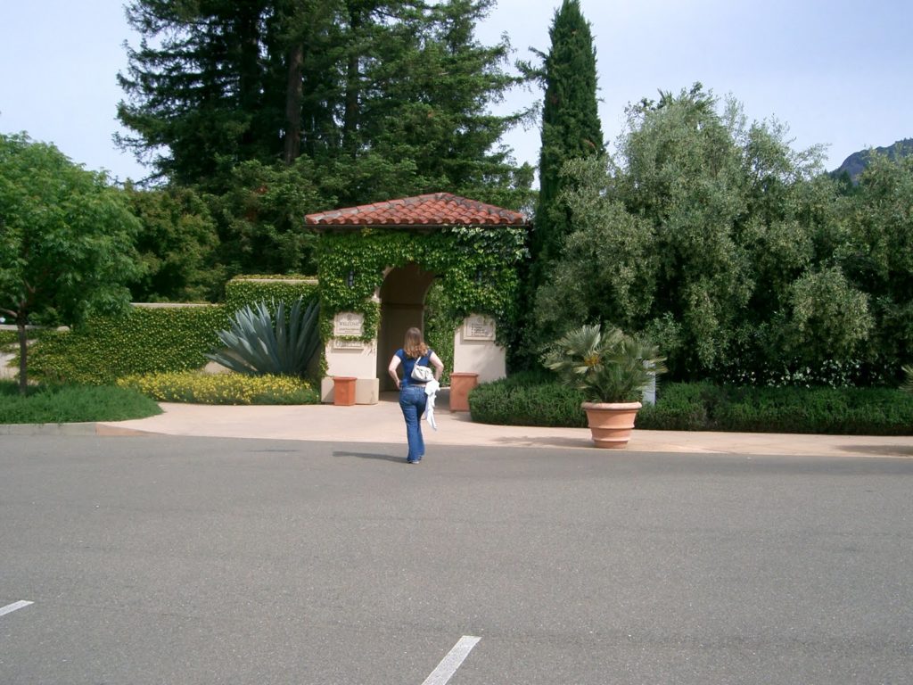 The lush greenery at the entrance