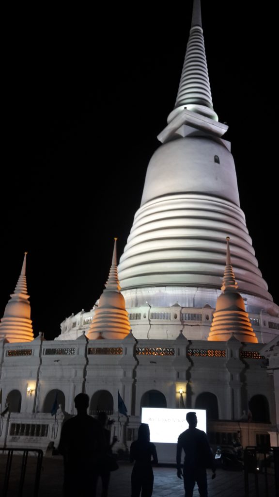 Wat Worawihan at night